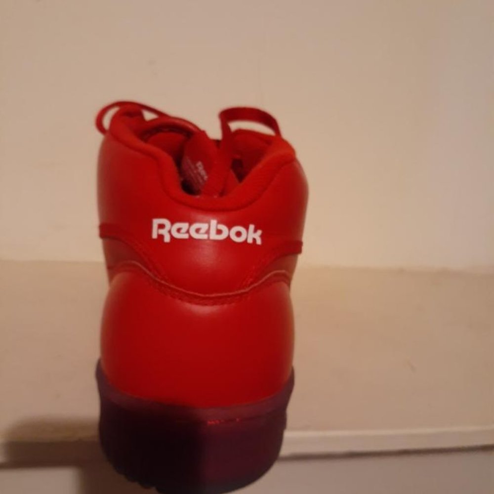 reebok - Picture 2 of 3